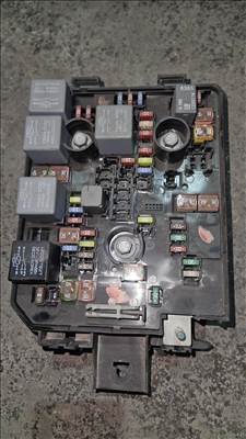 Opel Corsa E 1.3 CDTI biztosítéktábla 