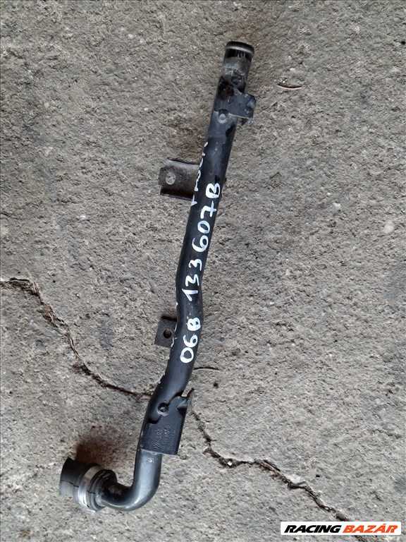 Audi A4 (B6) 1.8T,  AVJ vízcső motorblokk oldalán  06b133607b 1. kép