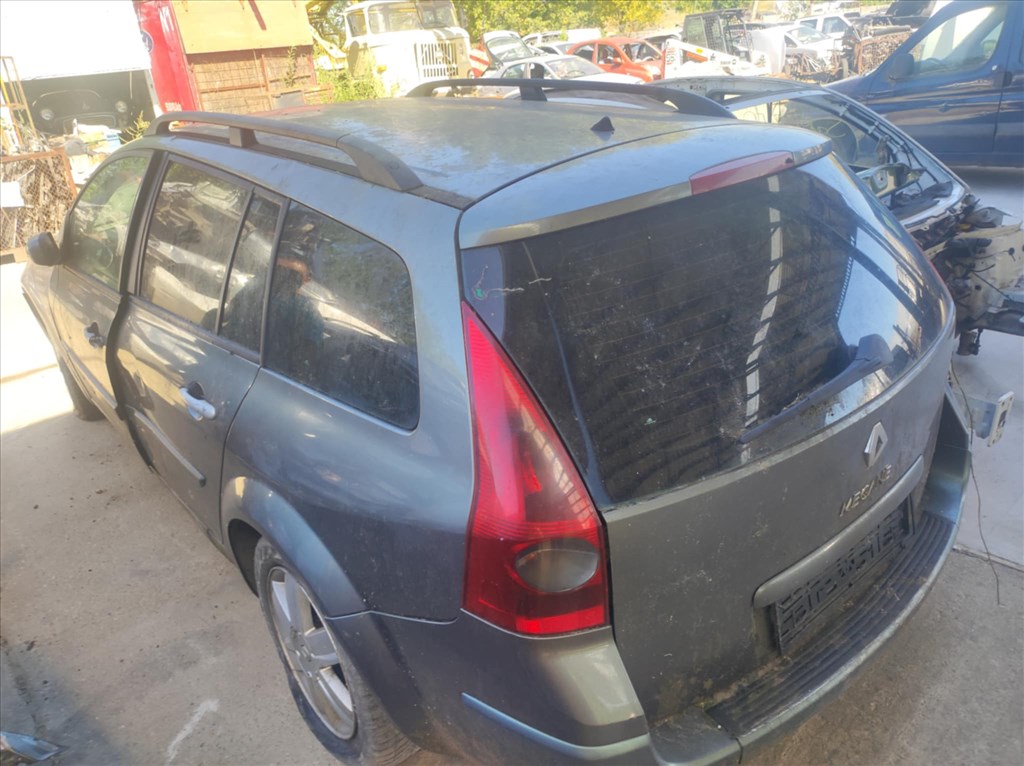 Renault Mégane II bontott alkatrészei 6. kép