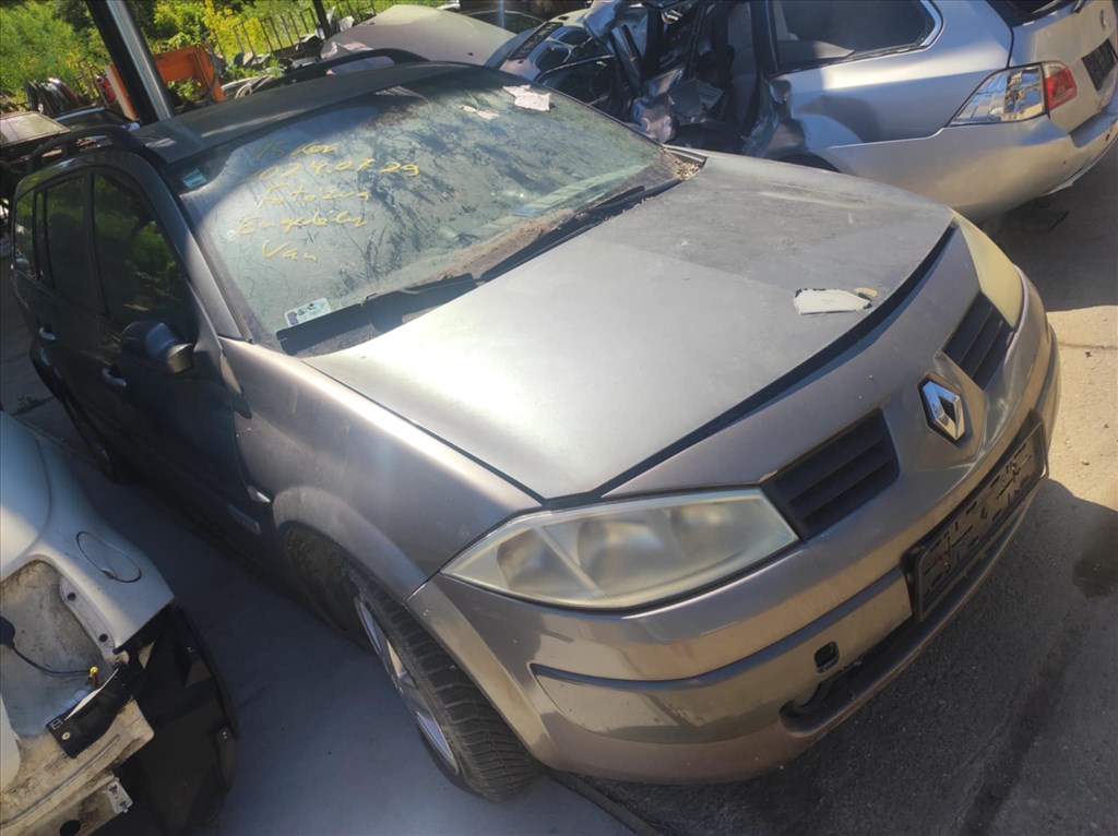 Renault Mégane II bontott alkatrészei 7. kép