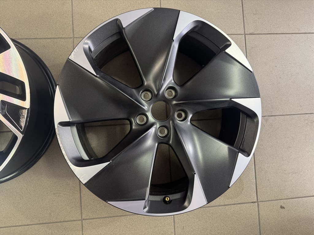 R19 Original Seat - Cupra Born - 7.5J ET50  10E601025M 1db alufelni felni 1. kép