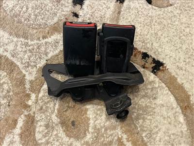 AUDI A4 Avant 8K5, B8 Hátsó középső Biztonsági Öv Csat 015468