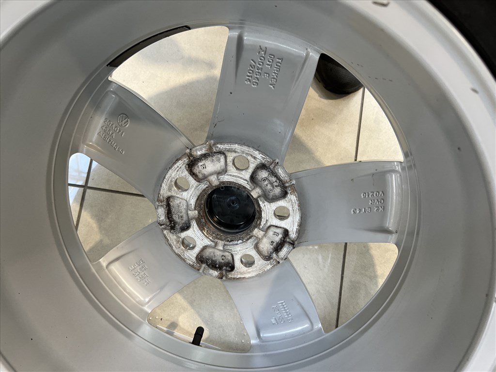 (2176) Volkswagen 16 gyári alufelni felni, 5x112, 205/60 gumi, Touran 2. kép