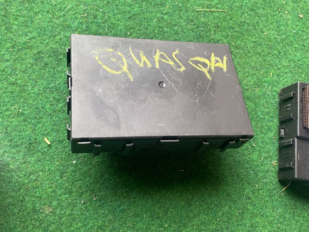 NISSAN QASHQAI / QASHQAI PLUS 2 J10, JJ10 Biztosítéktábla Utastér 2. kép