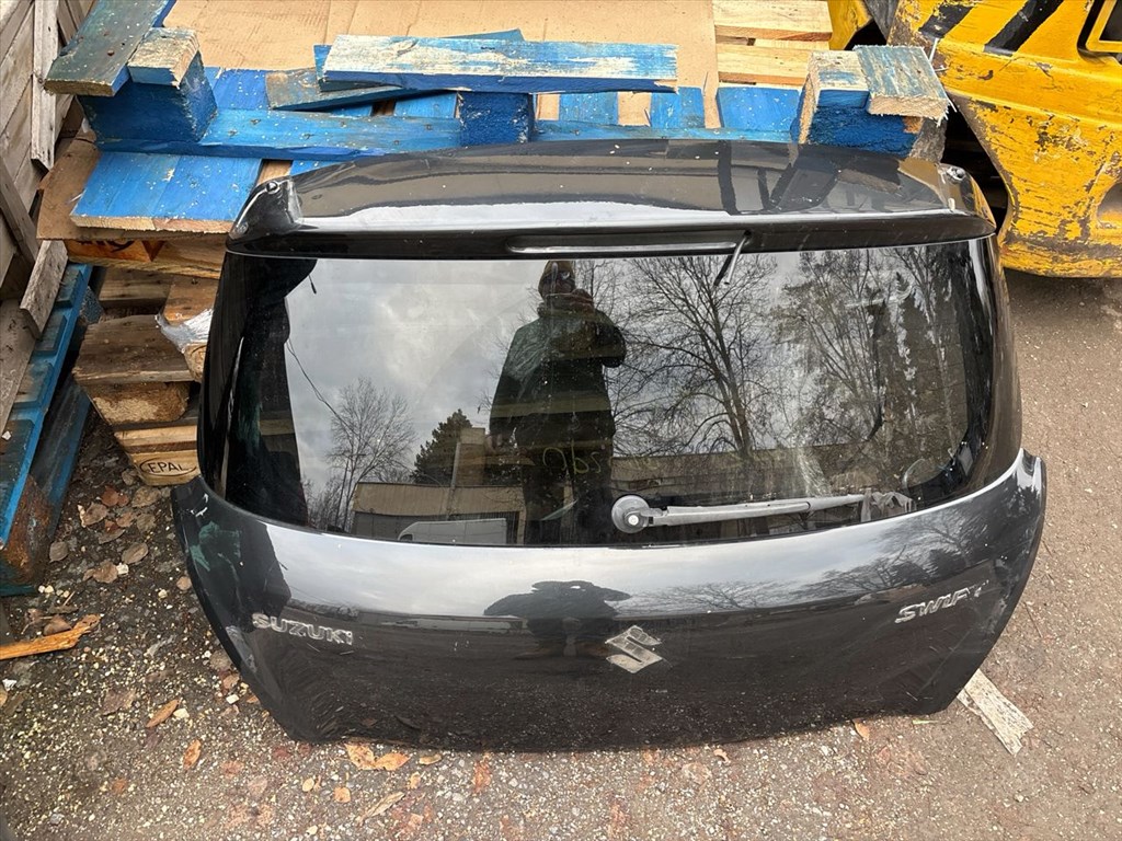 SUZUKI SWIFT IV FZ, NZ Csomagtérajtó (Részeivel) 1. kép