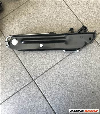 Volkswagen Passat B7 Variant_ emelő 3c0011031b