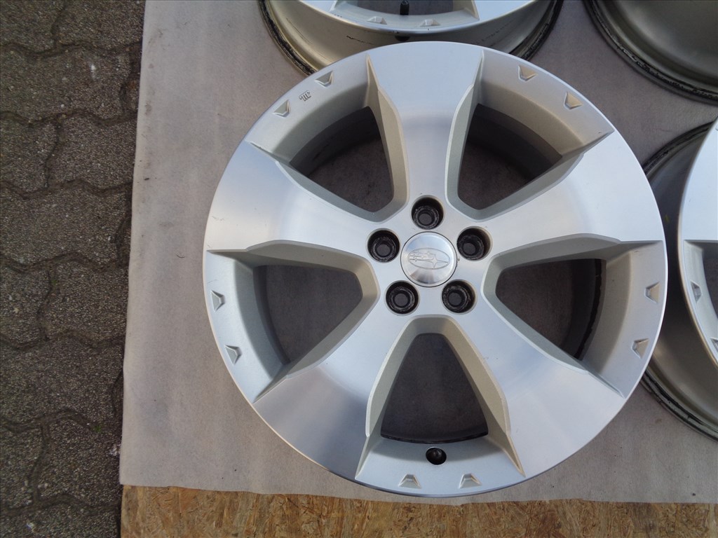 Subaru Gyári alufelni 17-es, 5×100-as osztó szép állapotban eladó.  3. kép