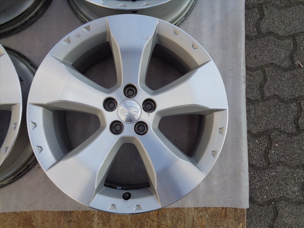 Subaru Gyári alufelni 17-es, 5×100-as osztó szép állapotban eladó.  5. kép