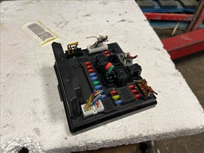 NISSAN QASHQAI / QASHQAI PLUS 2 J10, JJ10 Biztosítéktábla Utastér