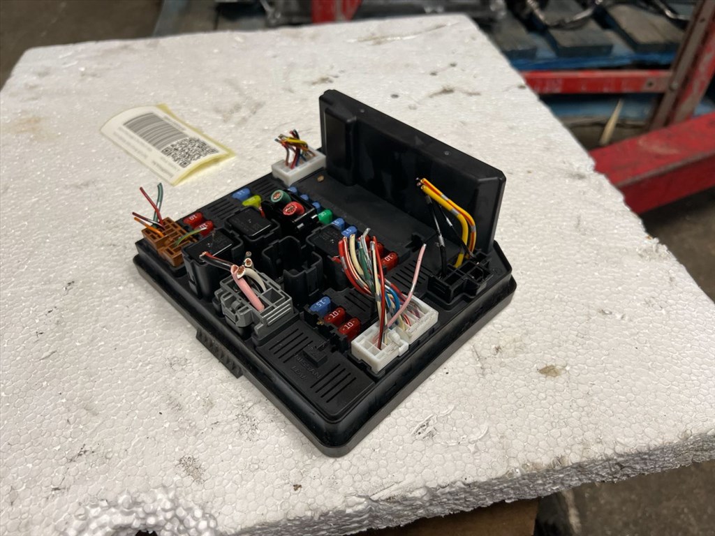 NISSAN QASHQAI / QASHQAI PLUS 2 J10, JJ10 Biztosítéktábla Utastér 2. kép