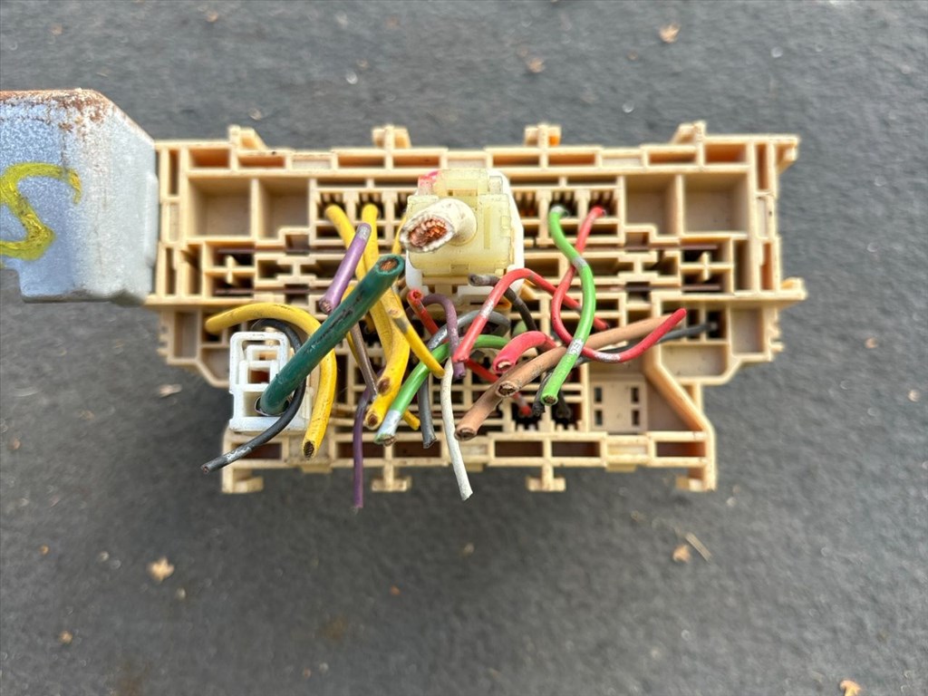 NISSAN QASHQAI / QASHQAI PLUS 2 J10, JJ10 Biztosítéktábla Utastér 2. kép