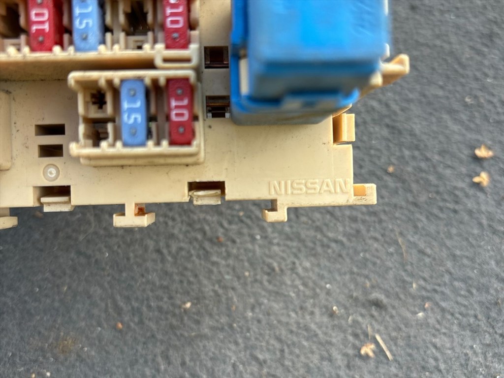 NISSAN QASHQAI / QASHQAI PLUS 2 J10, JJ10 Biztosítéktábla Utastér 3. kép