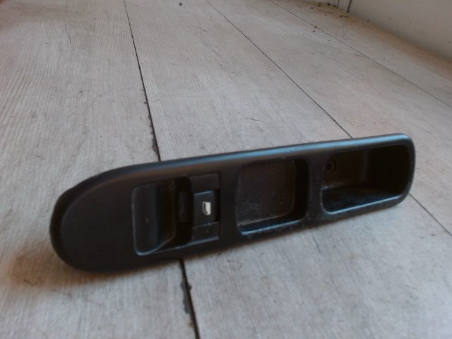 PEUGEOT 307 01-05 Jobb első ablakemelő kapcsoló 1. kép