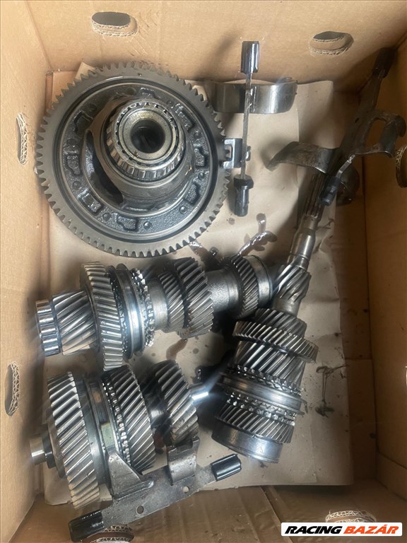 Opel F23 és M32 Sebességváltó alkatrészenként eladó 2. kép