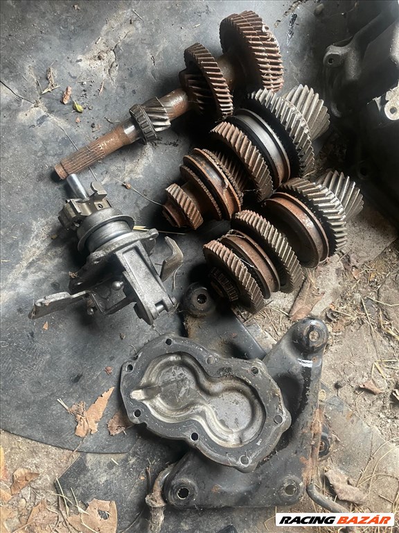 Opel F23 és M32 Sebességváltó alkatrészenként eladó 4. kép