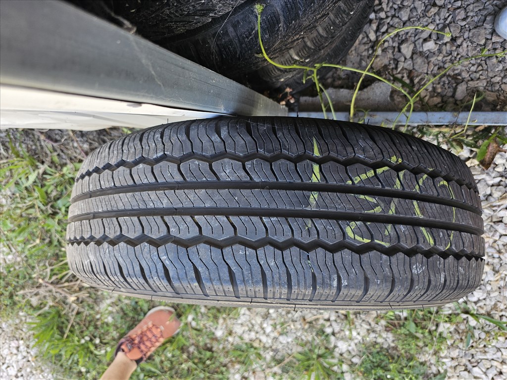  215/7016" C újszerű Nexen teherautó gumi gumi 1. kép