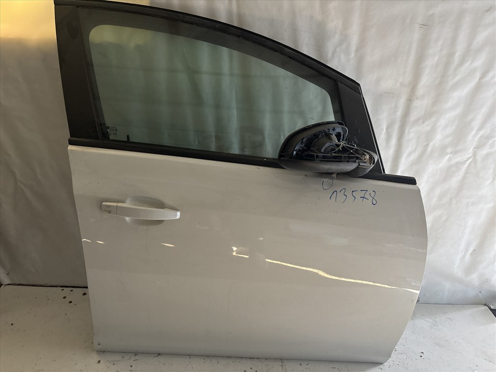 13578 Opel Astra H Jobb első Ajtó Fehér 1. kép