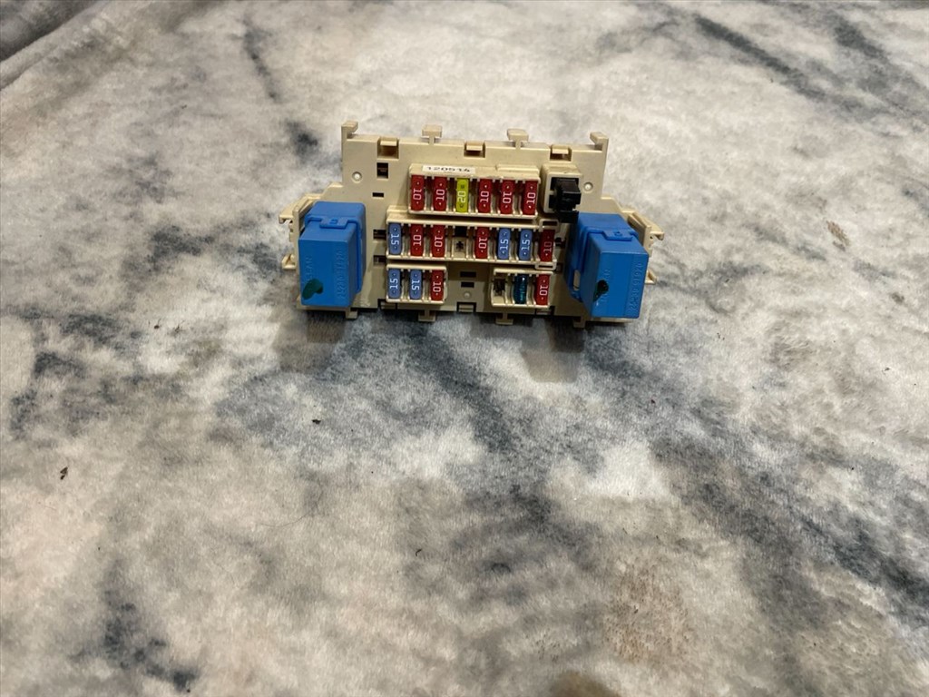 NISSAN QASHQAI / QASHQAI PLUS 2 J10, JJ10 Biztosítéktábla Utastér 1. kép