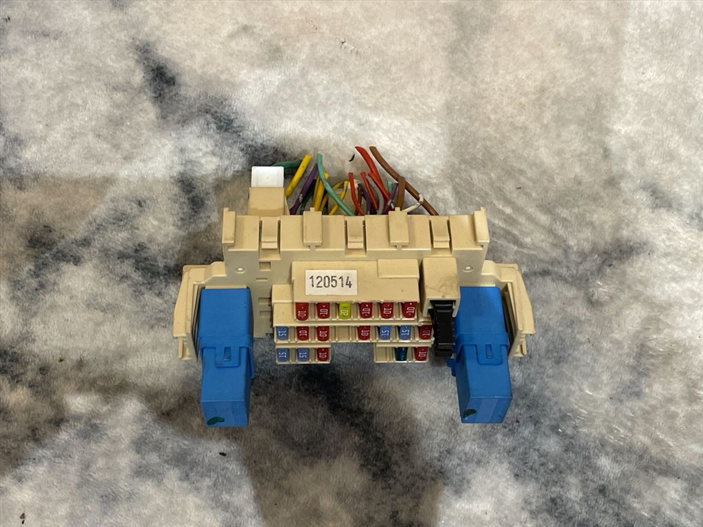 NISSAN QASHQAI / QASHQAI PLUS 2 J10, JJ10 Biztosítéktábla Utastér 2. kép