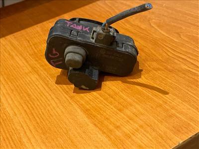 VW TIGUAN 5N_ Központizár Motor Tankajtó