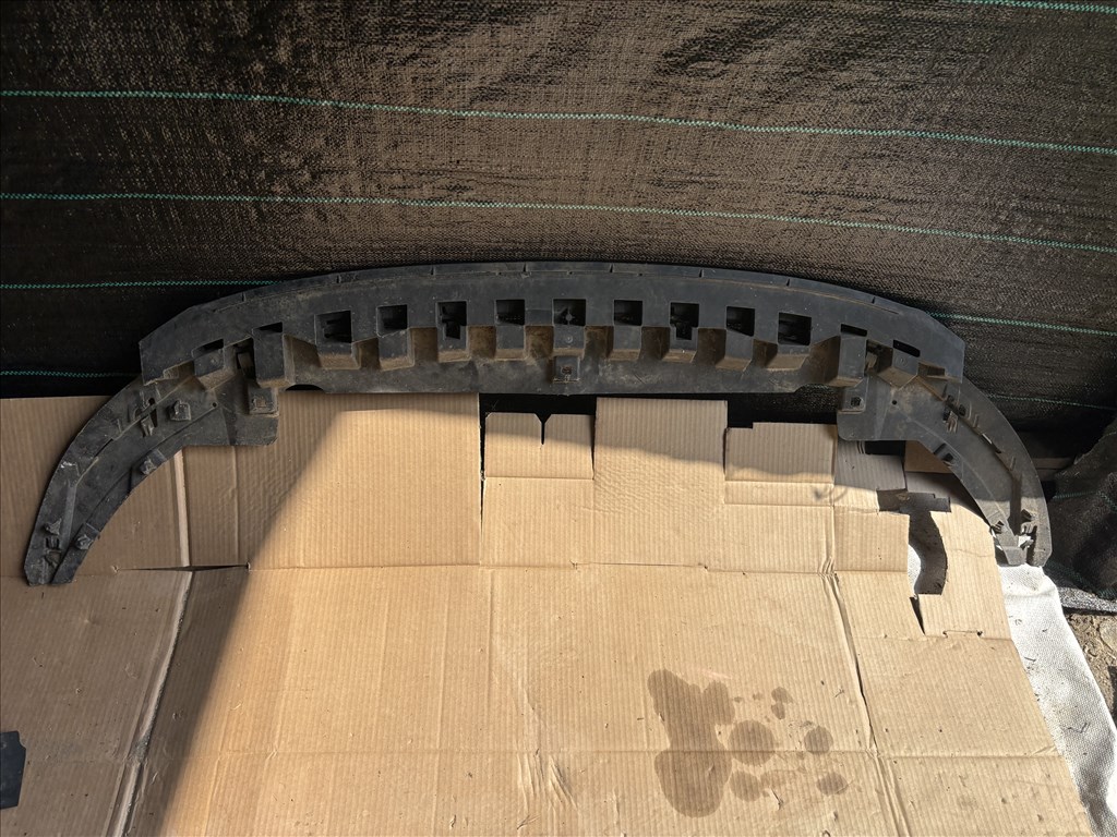 Audi A3 (8V) Első lökhárító koptató 8v3807233 2. kép