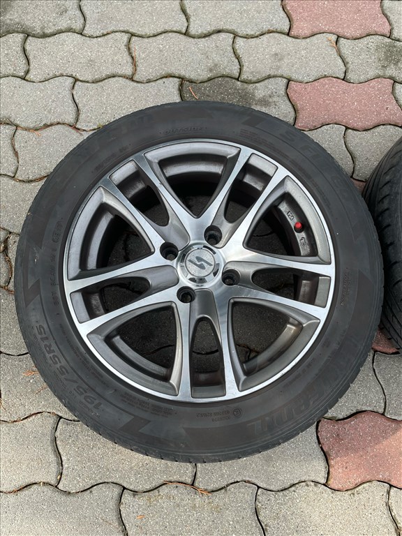  15" újszerű Silverline alufelni, rajta 195/55 használt Laufenn nyári gumi gumi  1. kép