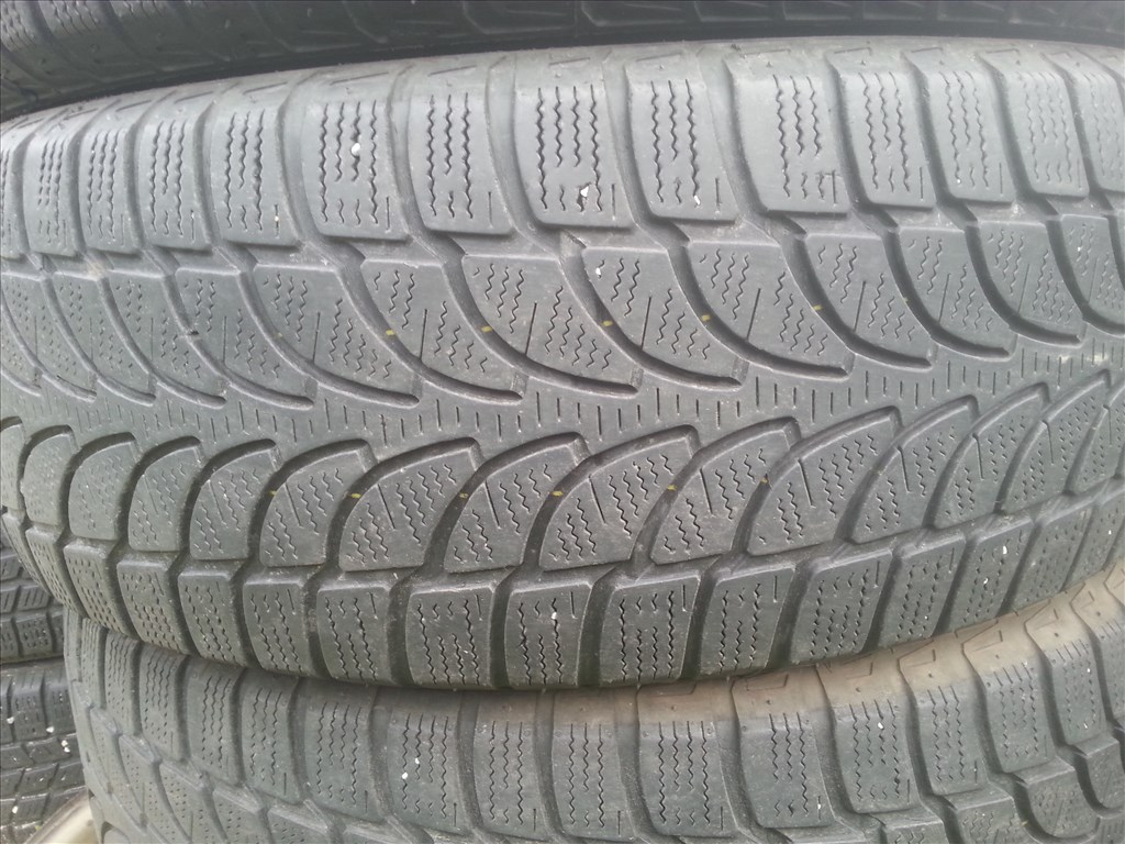  215/65R16 Bridgestone téli gumi garnitúra 3. kép