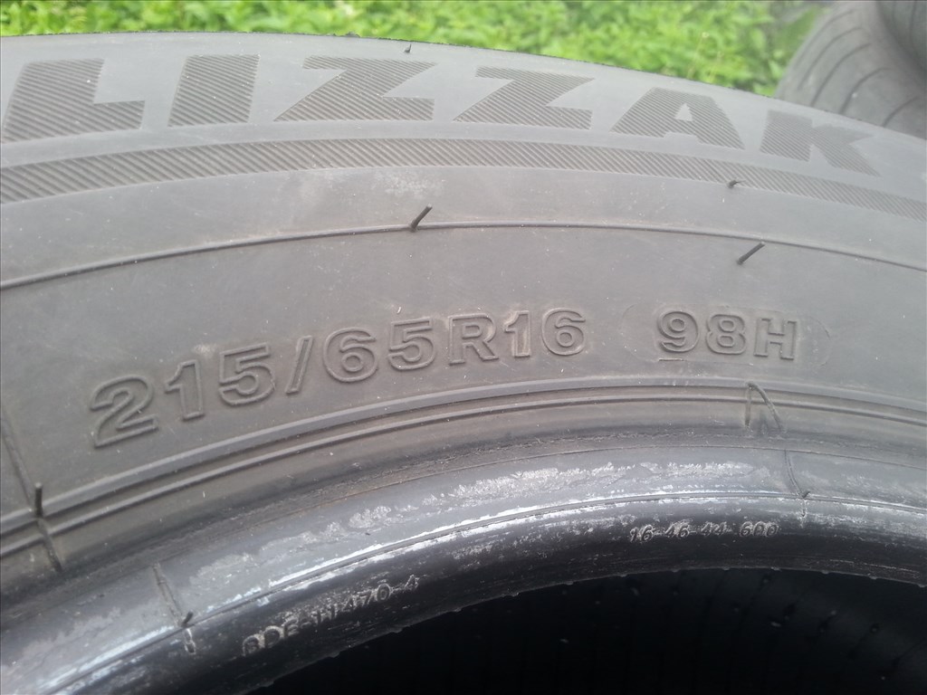 215/65R16 Bridgestone téli gumi garnitúra 5. kép