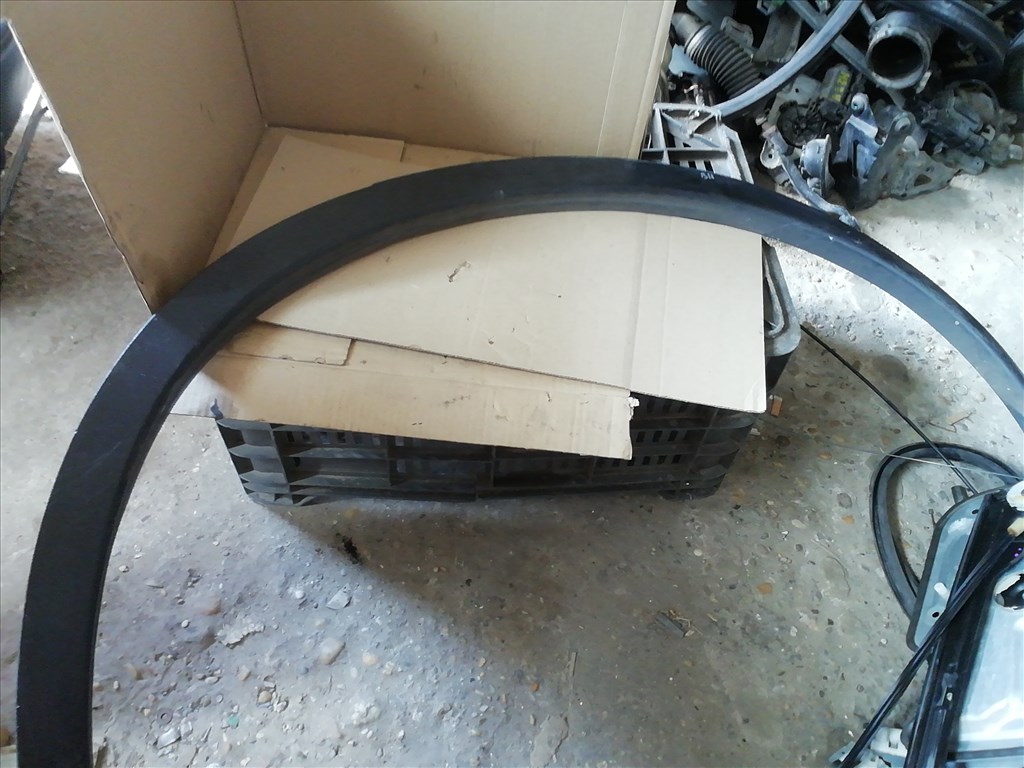 Nissan Qashqai (J10) Bal hátsó sárvédő ív 1. kép