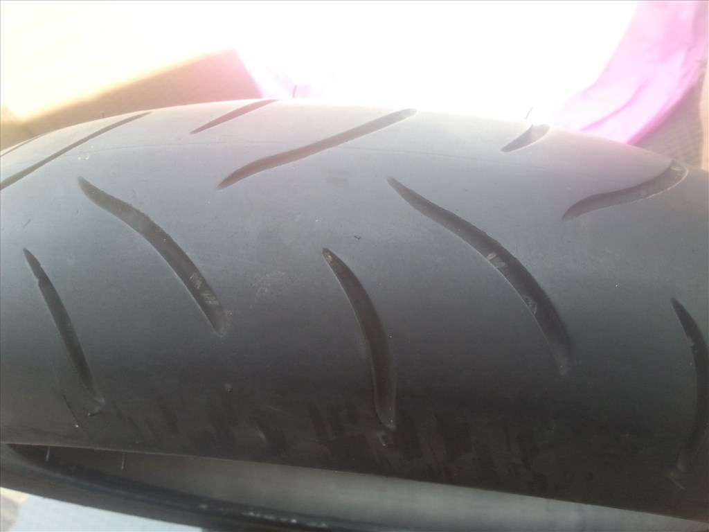 120/70ZR17 és 190/50ZR17 Bridgestone Battlax BT016 Hypersport motorgumik 2. kép