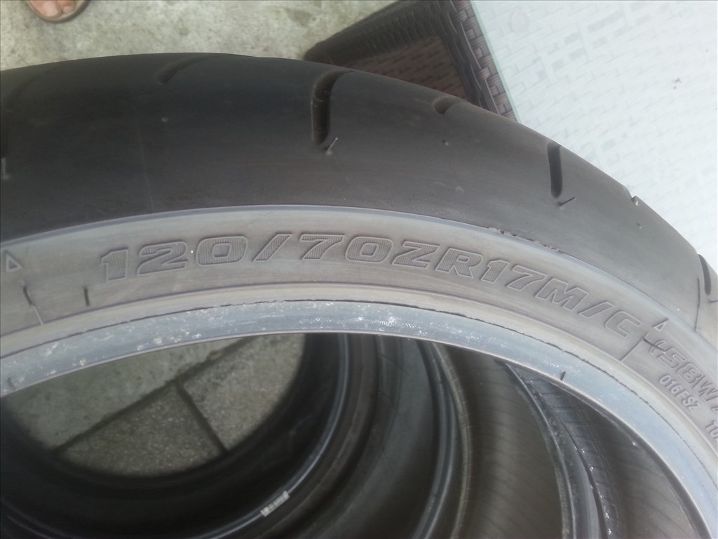 120/70ZR17 és 190/50ZR17 Bridgestone Battlax BT016 Hypersport motorgumik 3. kép