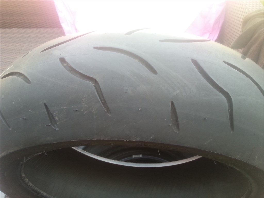 120/70ZR17 és 190/50ZR17 Bridgestone Battlax BT016 Hypersport motorgumik 5. kép