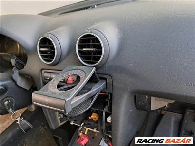 Audi A3 (8P) 2.0  műszerfal 