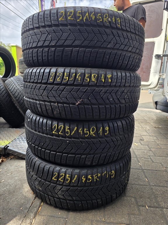  225/4519" újszerű Pirelli sottozero 3  téli gumi  1. kép