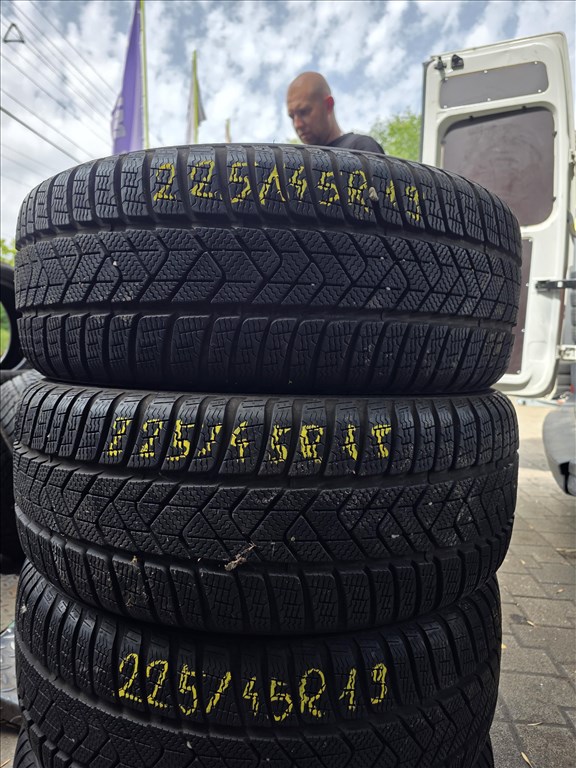  225/4519" újszerű Pirelli sottozero 3  téli gumi  3. kép