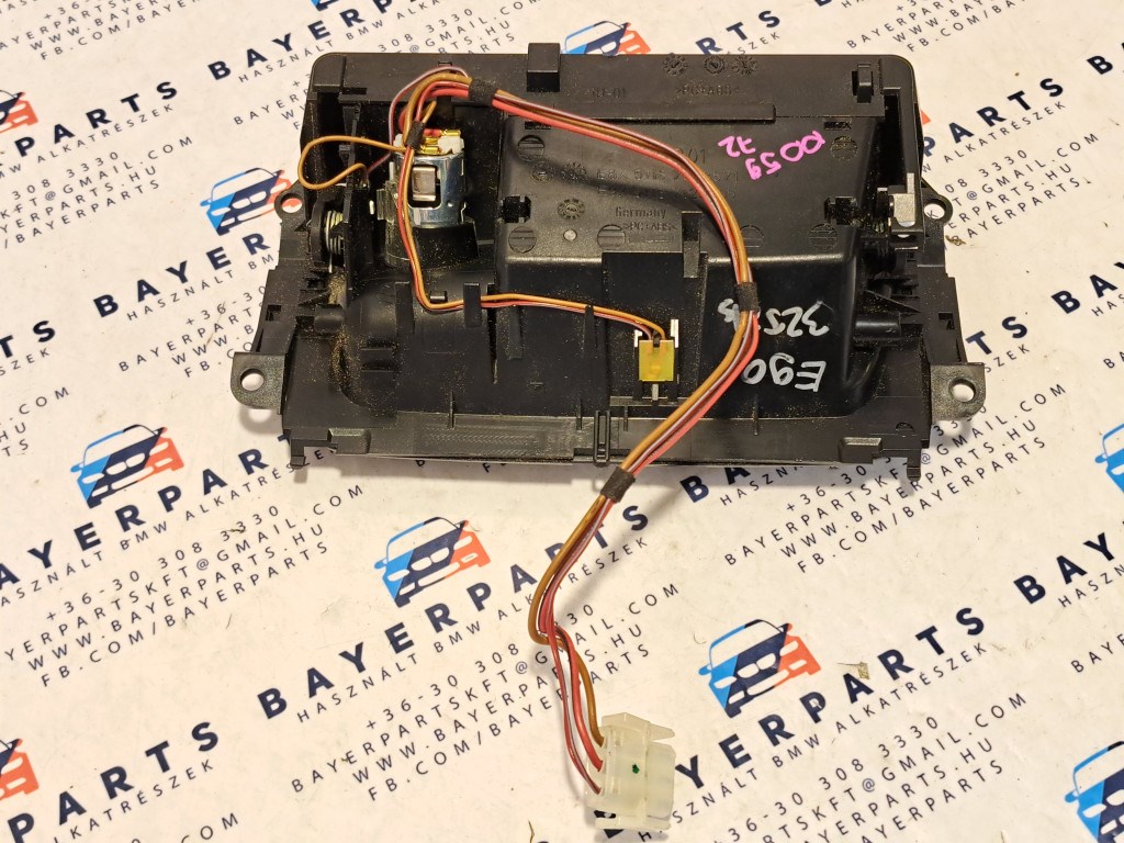 BMW E90 E91 E92 E93 E81 E82 E87 E88 középkonzol váltókeret tároló 3. kép