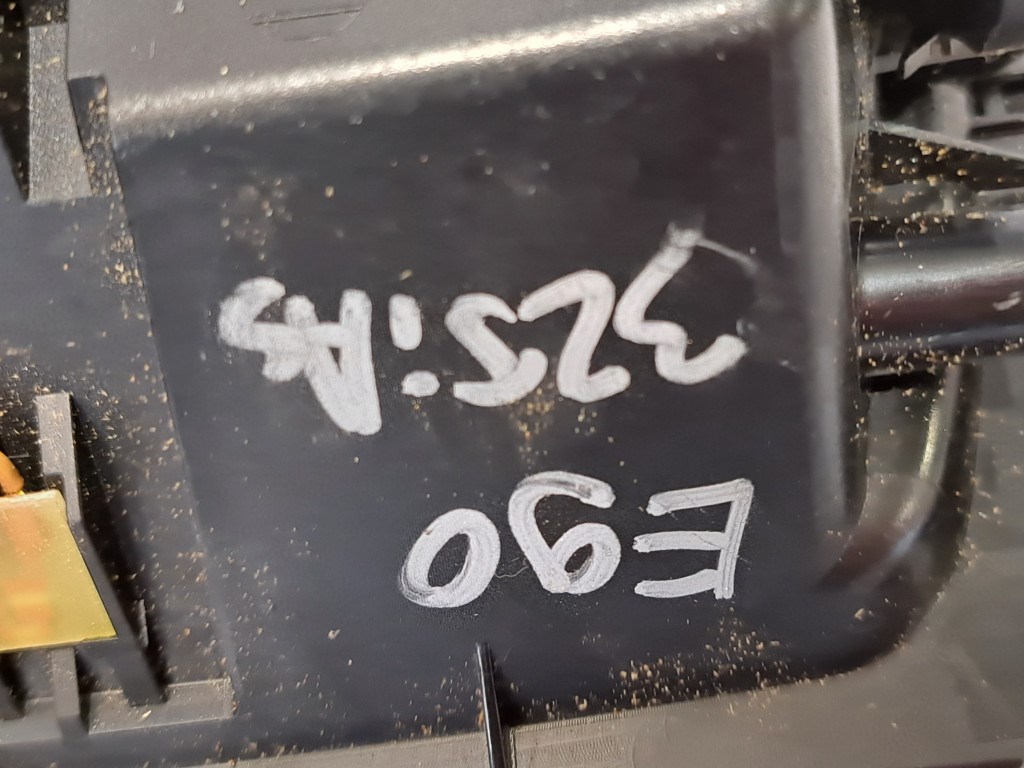 BMW E90 E91 E92 E93 E81 E82 E87 E88 középkonzol váltókeret tároló 4. kép