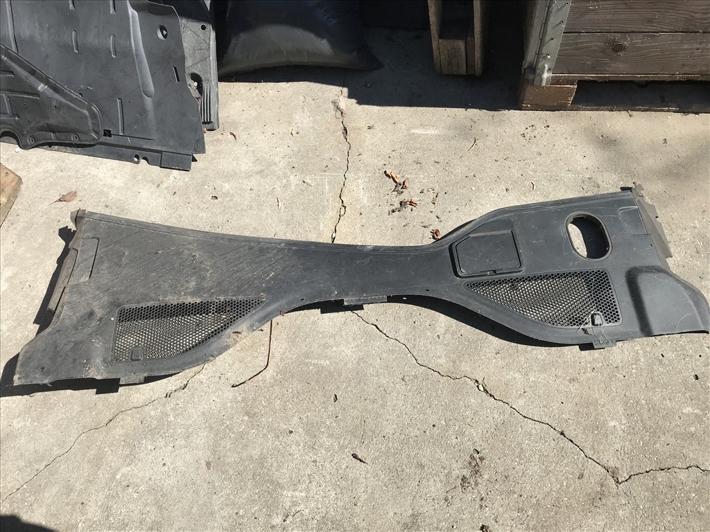 Audi A6 (C7 - 4G) levélrács 4g8819447 1. kép