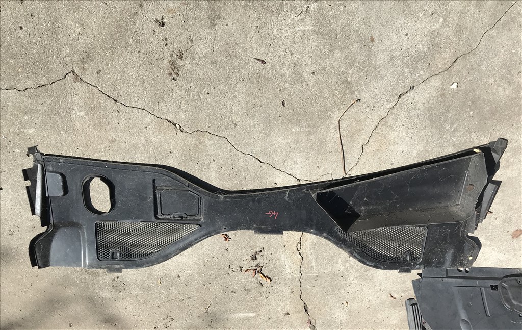 Audi A6 (C7 - 4G) levélrács 4g8819447 2. kép