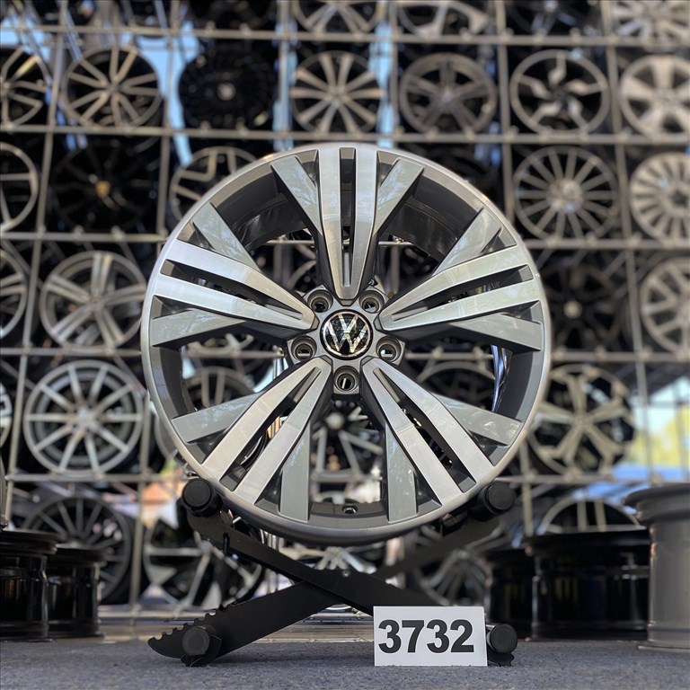 (3732) Volkswagen 18 gyári alufelni felni, 5x112, Passsat Alltrack 1. kép