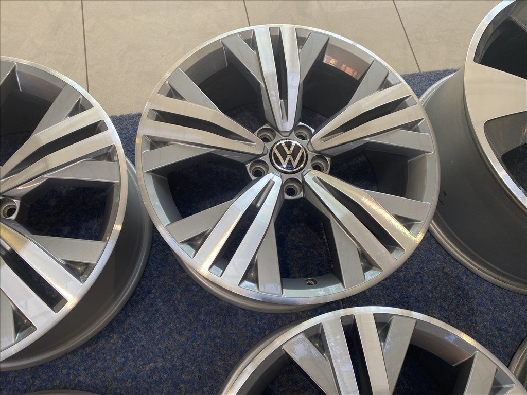 (3732) Volkswagen 18 gyári alufelni felni, 5x112, Passsat Alltrack 6. kép