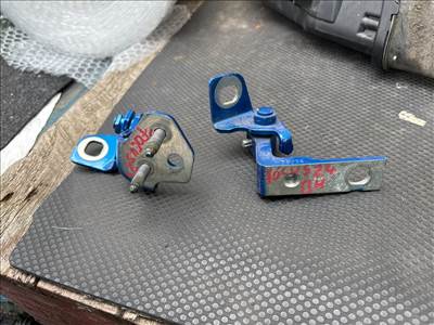 FORD FOCUS IV  Bal hátsó Zsanér