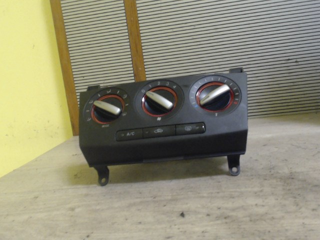 MAZDA 3 03.10-06.06 Fűtés vezérlő panel 1. kép