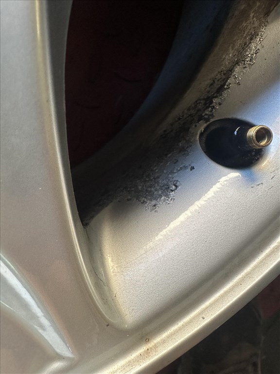 Nissan gyári alufelni garnitúra 5x114.3 6x15” ET40 5. kép