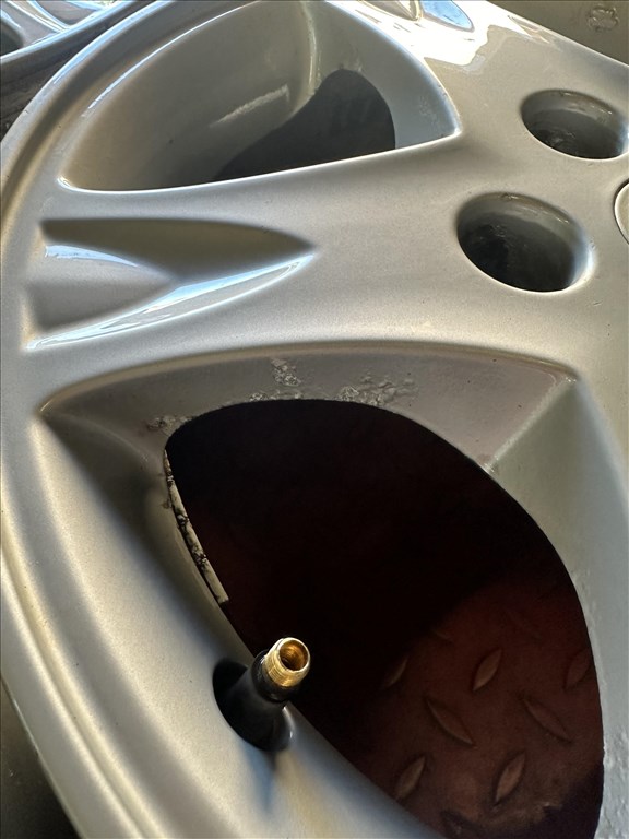 Nissan gyári alufelni garnitúra 5x114.3 6x15” ET40 6. kép