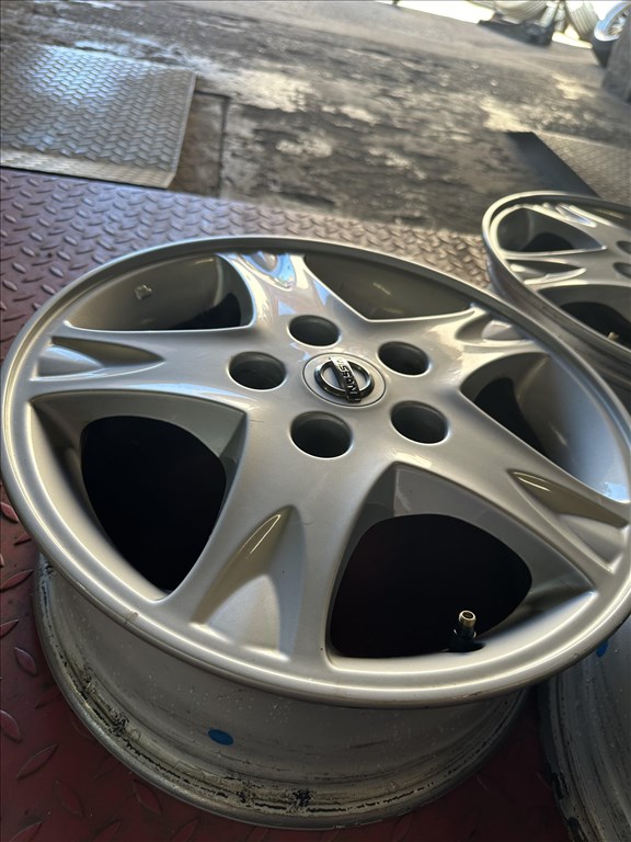 Nissan gyári alufelni garnitúra 5x114.3 6x15” ET40 3. kép