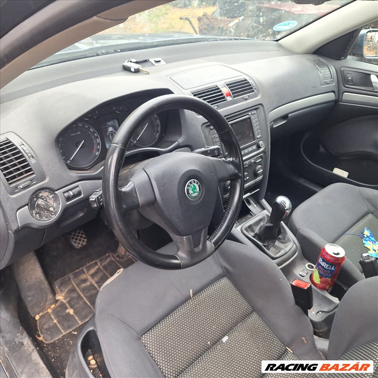 Skoda Octavia II bontott alkatrészei 7. kép