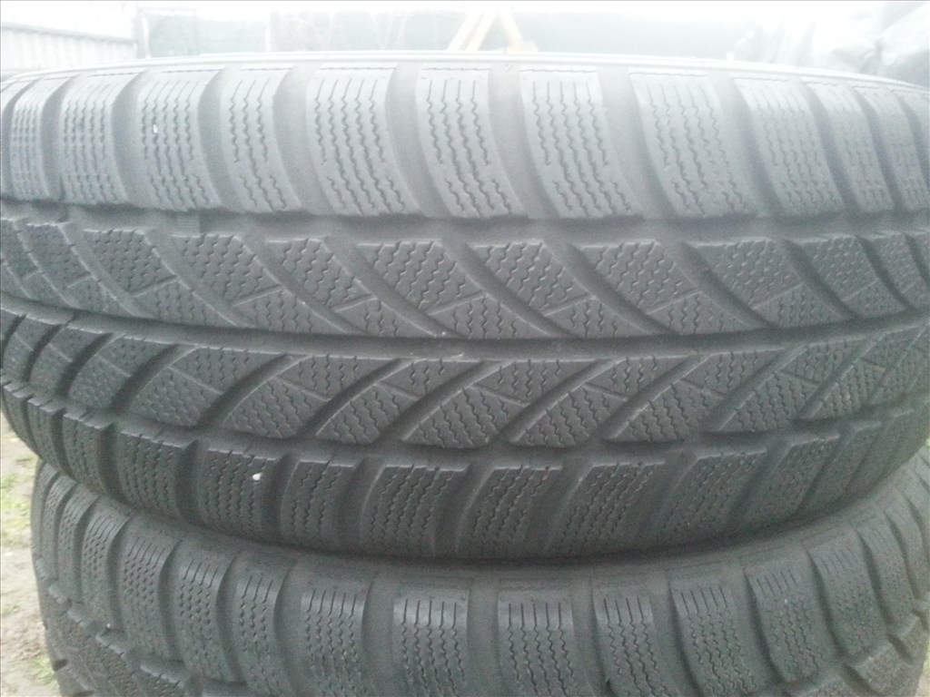  205/60R16 Maxxis téli gumi 2 db 1. kép