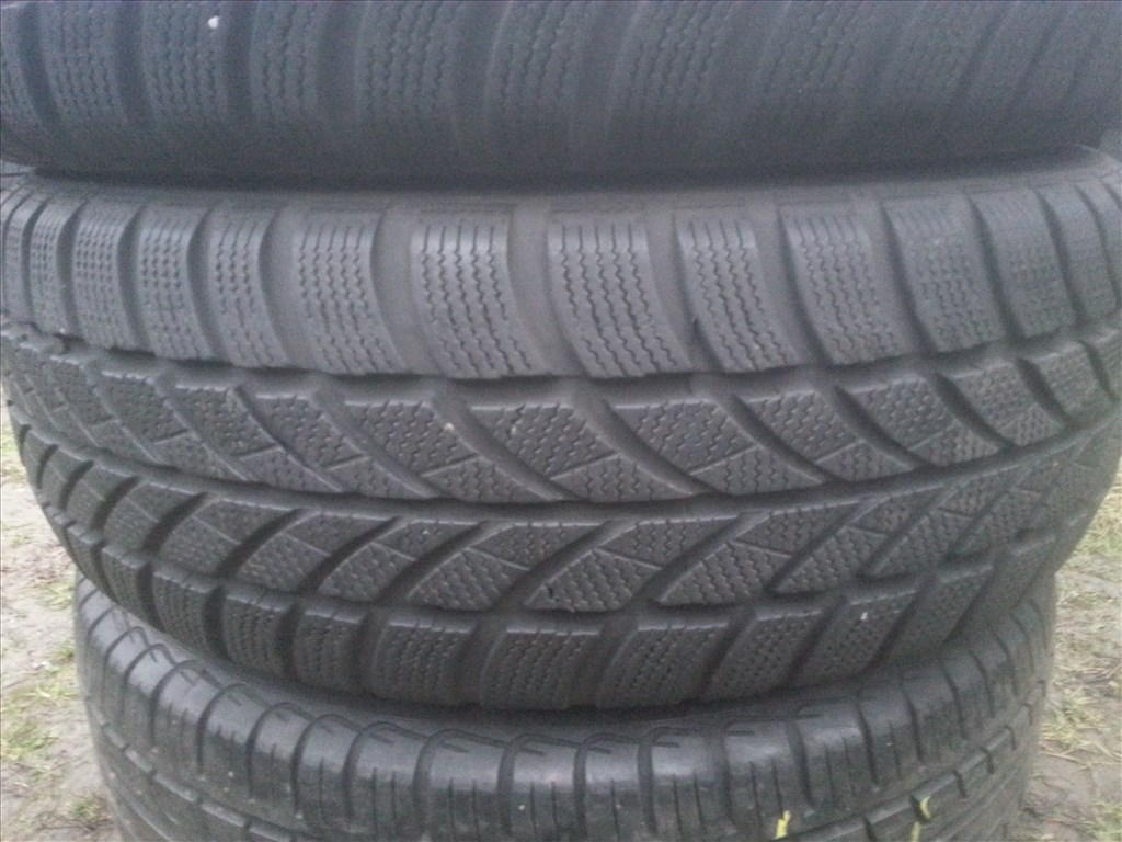  205/60R16 Maxxis téli gumi 2 db 2. kép