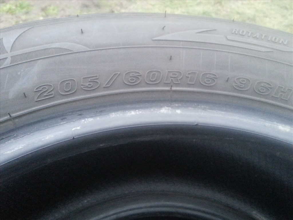  205/60R16 Maxxis téli gumi 2 db 4. kép